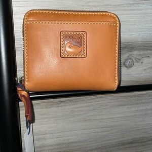 NWT- Dooney & Bourke Florentine Leather Small Zip Around Wallet, NATURAL